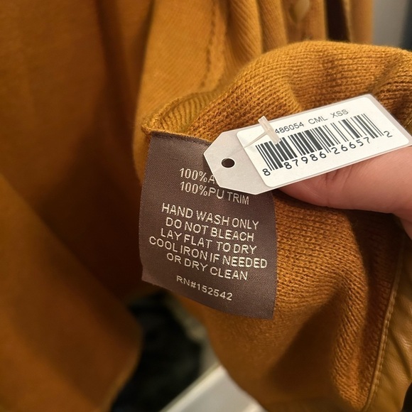 Patricia  Nash Cape - Picture 12 of 13